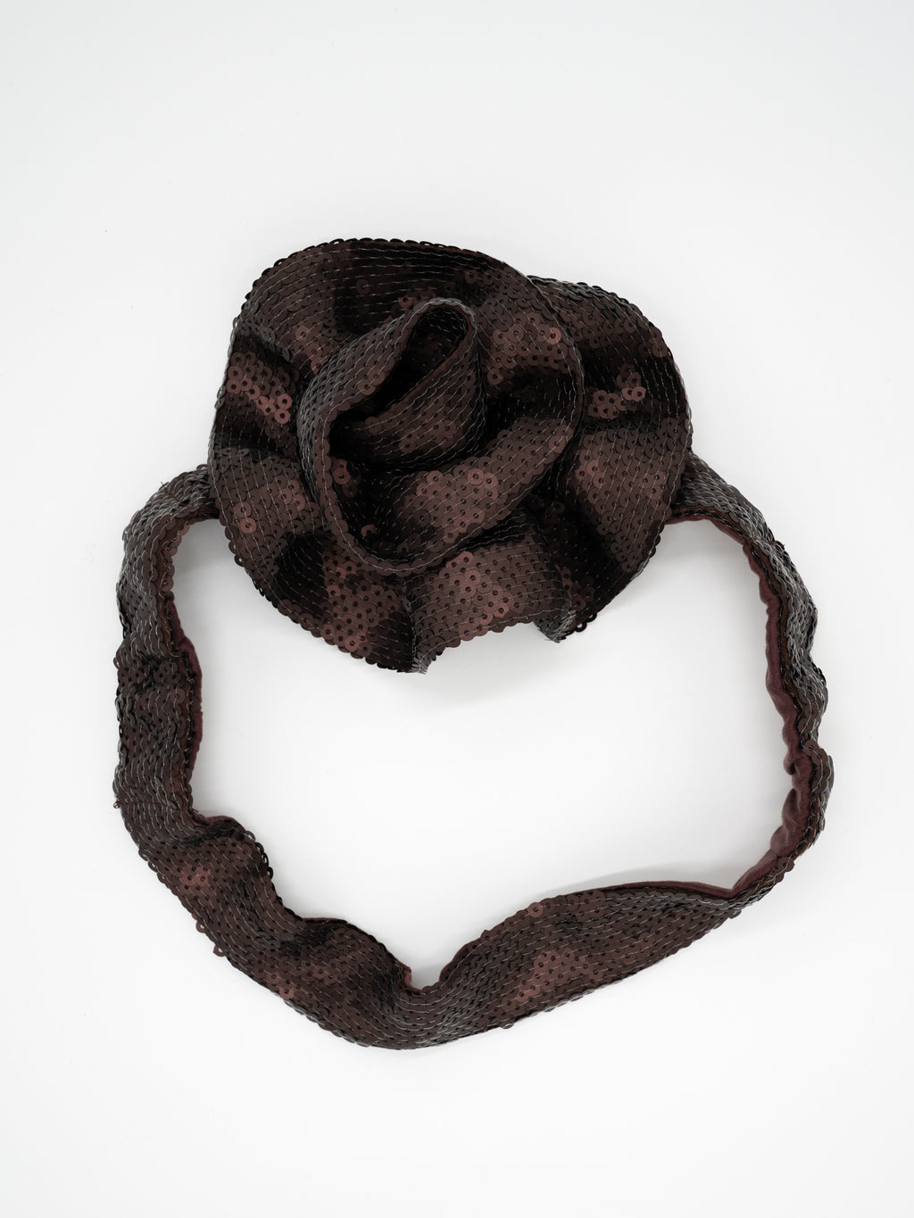 Róża z cekinów na pasku