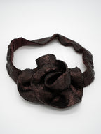 Róża z cekinów na pasku