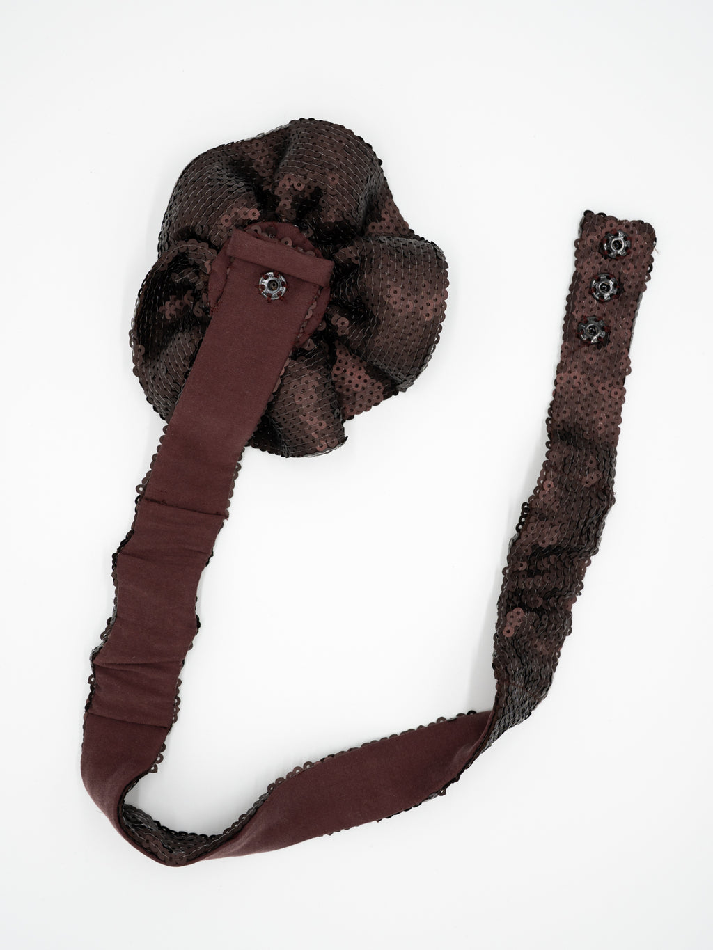 Róża z cekinów na pasku