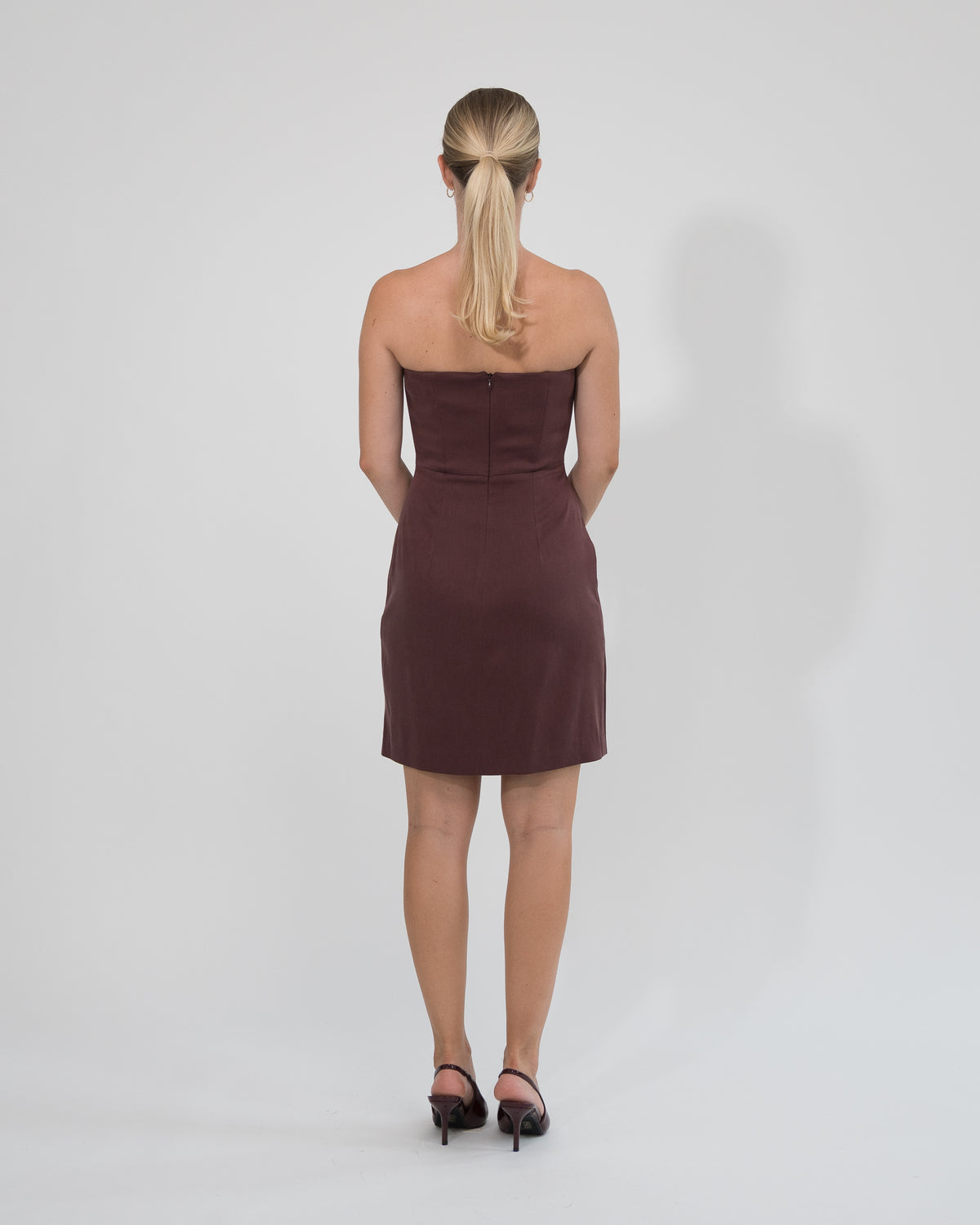 Sukienka Bez ramion mini bordowa – tył