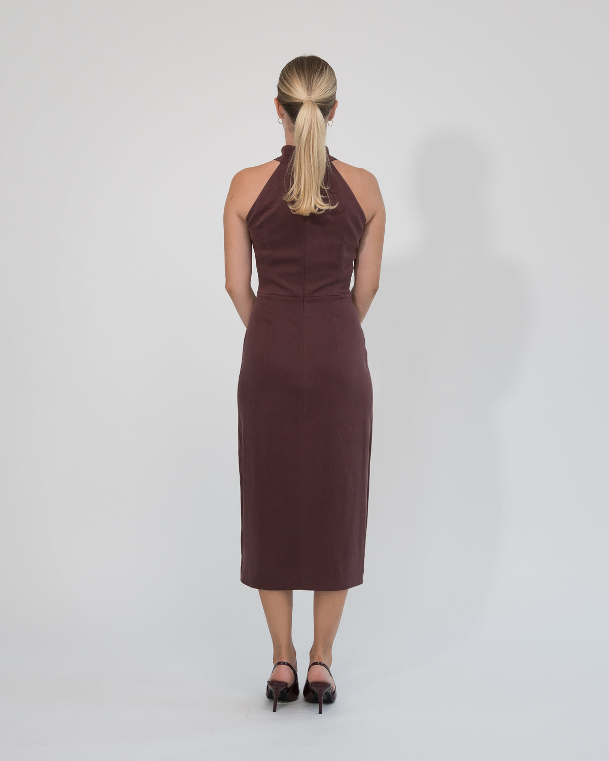 Sukienka Halter neck midi bordowa – tył