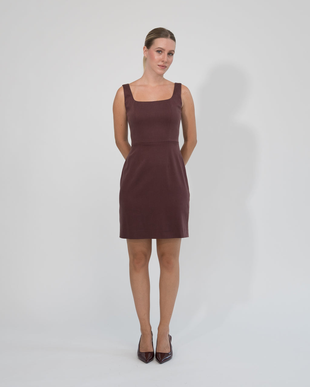 Sukienka Kwadratowa mini bordowa – przód