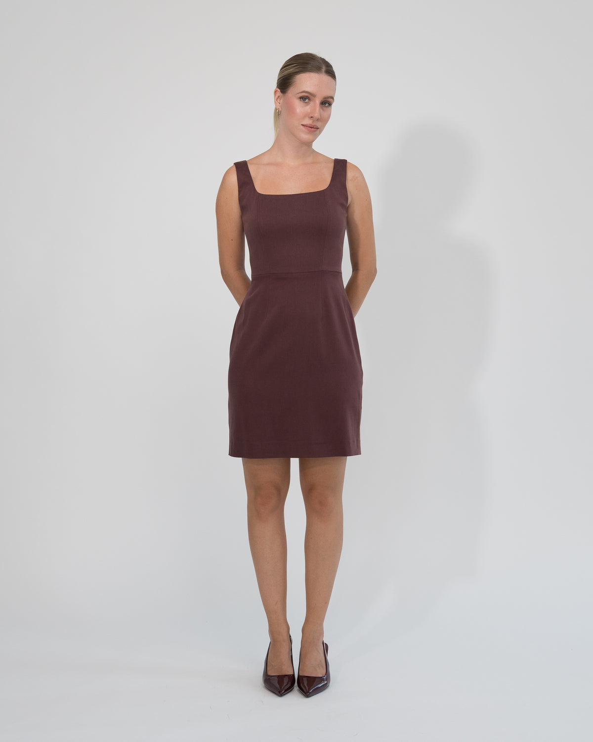 Sukienka Kwadratowa mini bordowa – przód