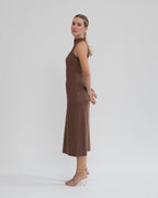Sukienka Halter neck midi brązowa – bok