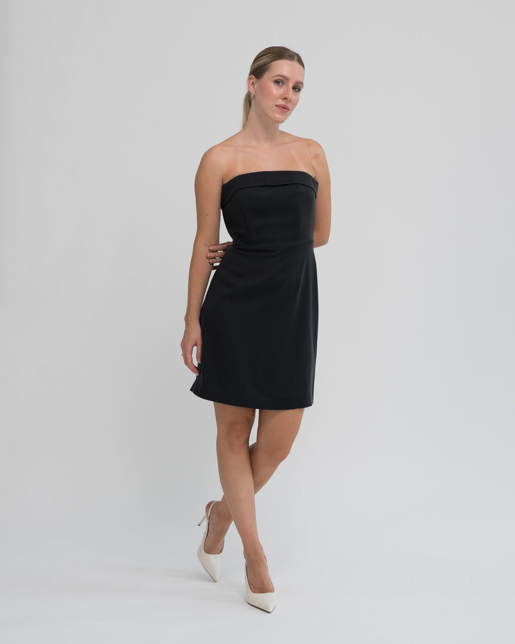 Sukienka Bez ramion mini czarna – przód