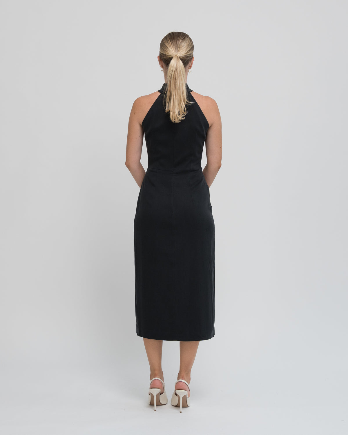 Sukienka Halter neck midi czarna – tył