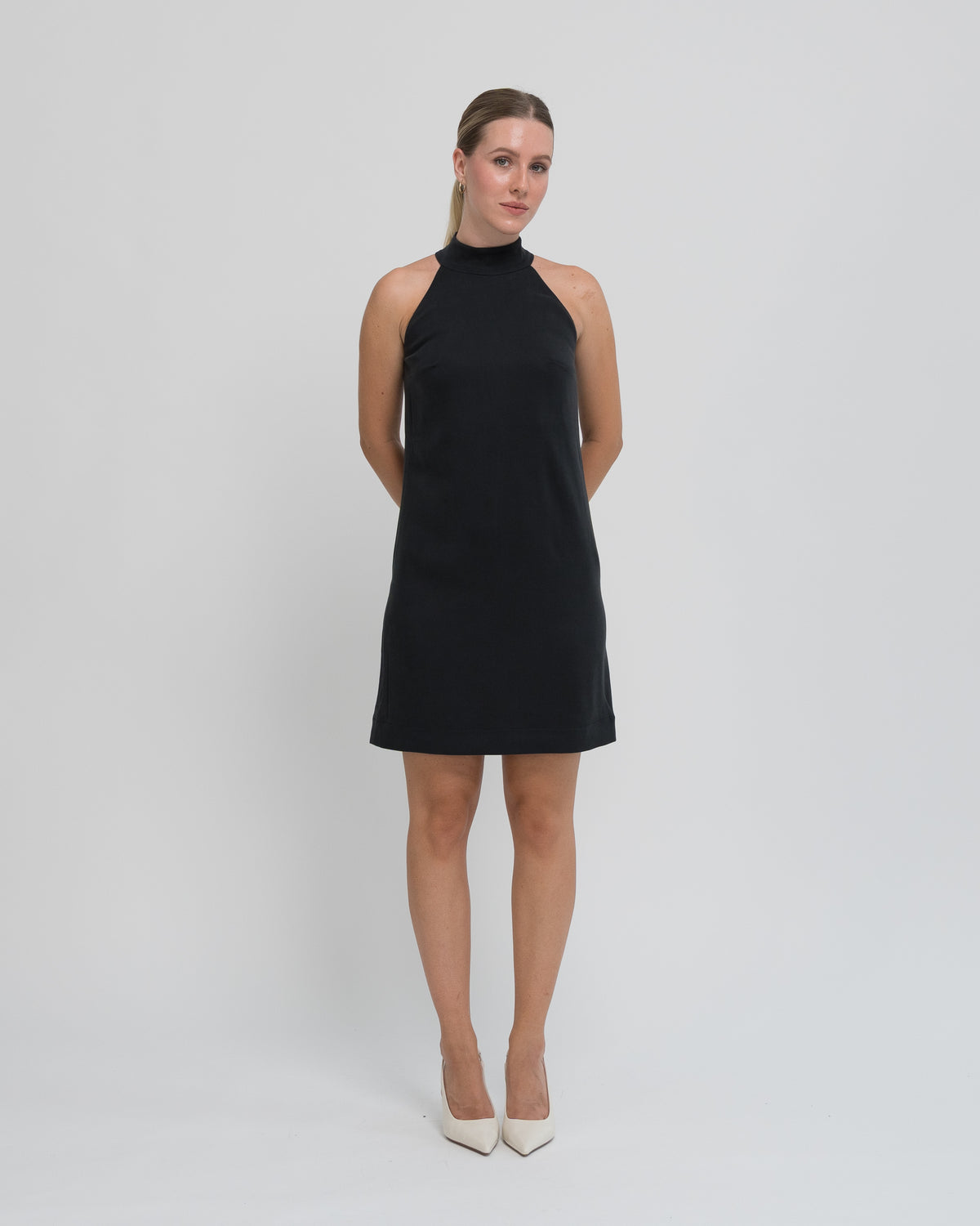 Sukienka Halter neck mini czarna – przód