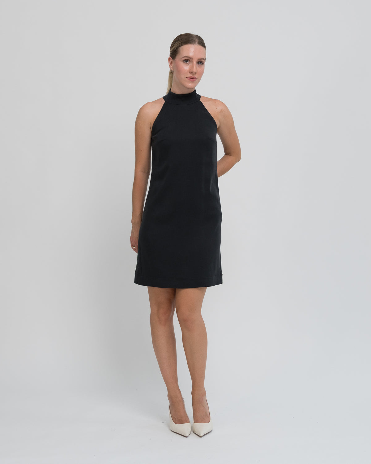 Sukienka Halter neck mini czarna – przód